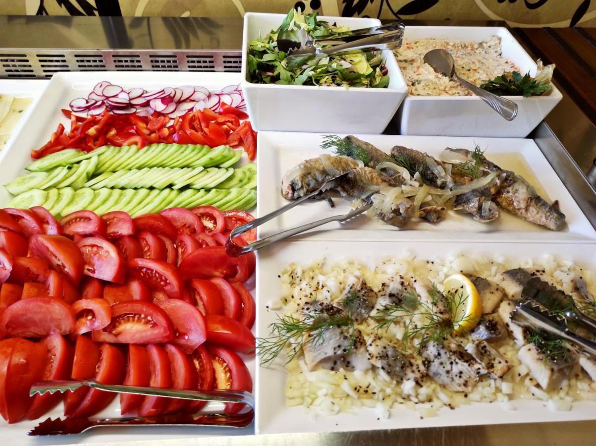 Zlota Jesien Restauracja I Noclegi Nad Jeziorem Kartuzy Buitenkant foto