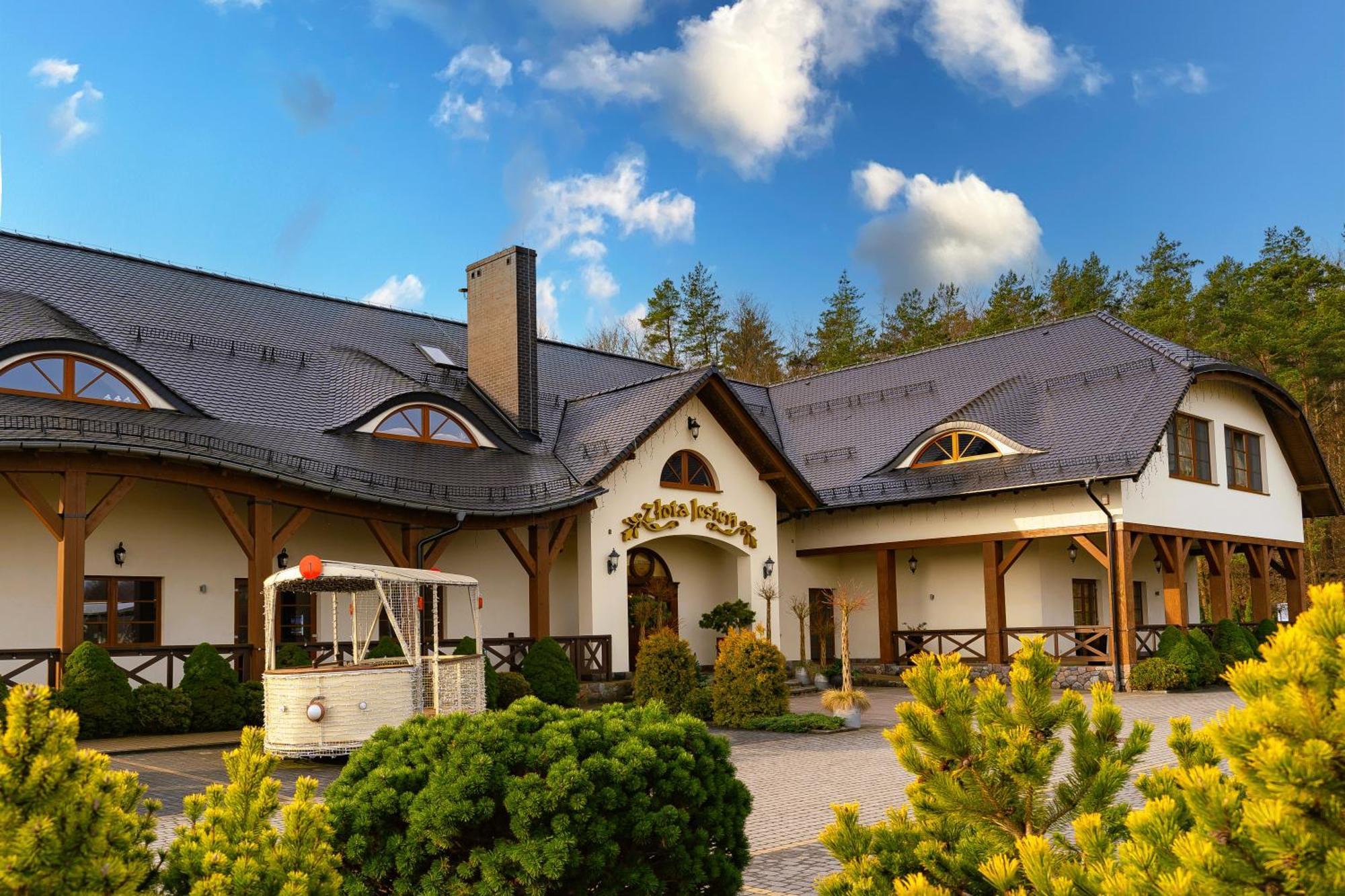 Zlota Jesien Restauracja I Noclegi Nad Jeziorem Kartuzy Buitenkant foto