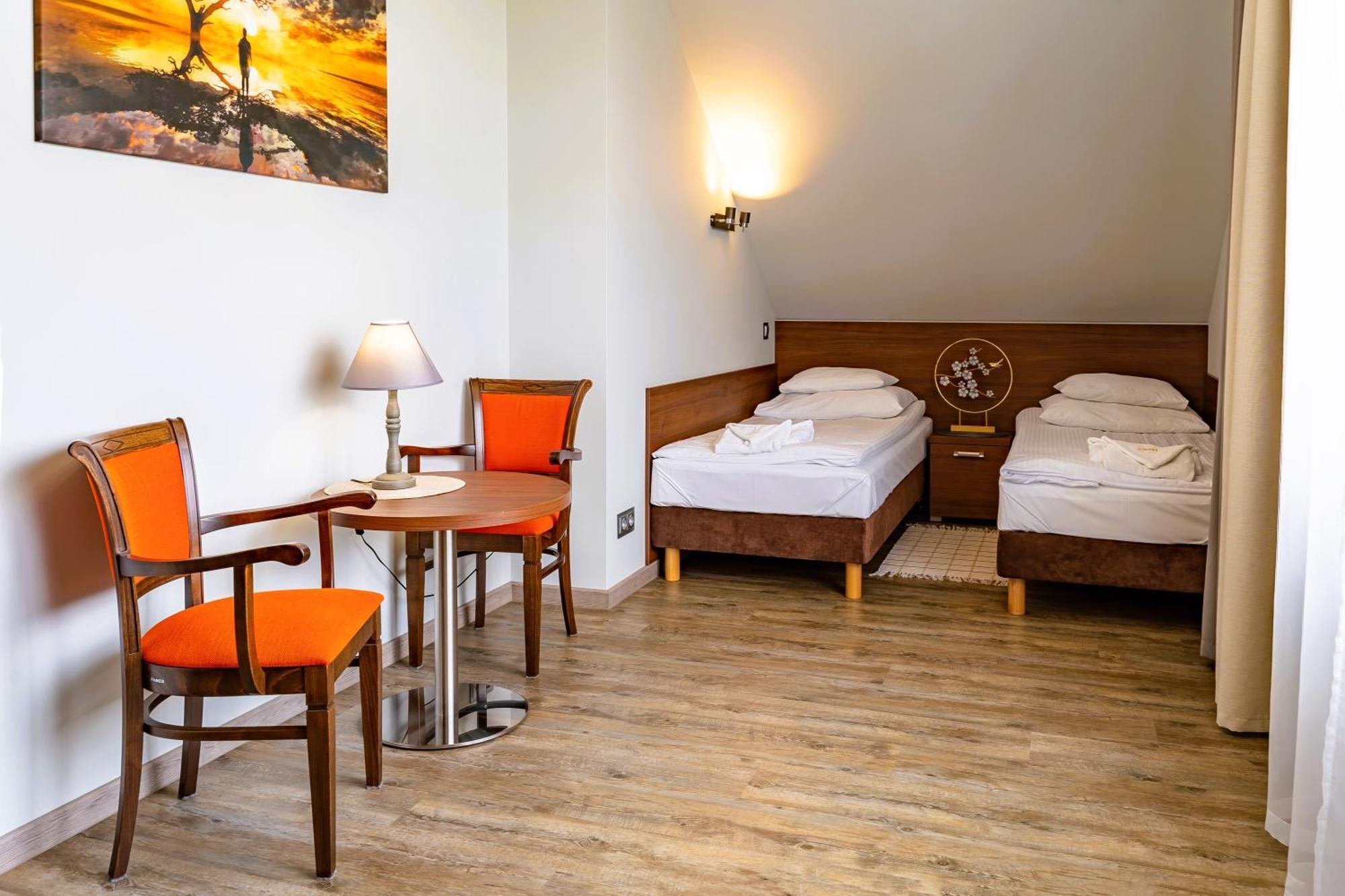 Zlota Jesien Restauracja I Noclegi Nad Jeziorem Kartuzy Buitenkant foto